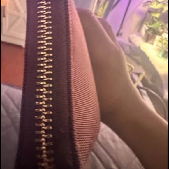 Ralph Lauren large burgundy wallet made with vinyl on the outside and real leath - Picture 7 of 9